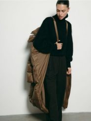 Puchowy płaszcz z kapturem - brązowy. Brązowe płaszcze damskie Reserved, l, bez wzorów, z puchu, bez kołnierzyka, z kapturem. Za 599.99 zł.