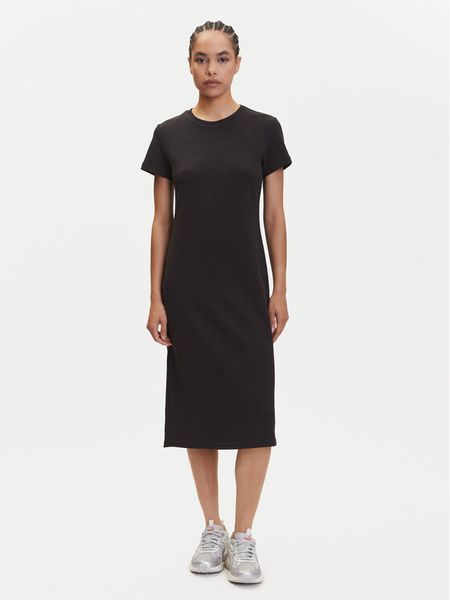 Puma Sukienka codzienna Her 685063 Czarny Regular Fit. Czarne sukienki damskie Puma, na co dzień, xxs, bez wzorów, z bawełny, bez kołnierzyka, bez ramiączek, proste. Za 119.99 zł.