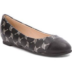 Baleriny JOOP! - Anthea 4140003964 Black 900. Czarne balerinki damskie JOOP!, bez wzorów, z materiału, bez obcasa, bez zapięcia. W wyprzedaży za 329.00 zł.