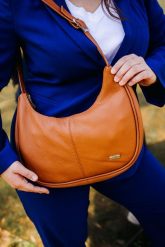 Shopperka skórzana SHE 711s camelowa. Brązowe shopperki damskie SHE, bez wzorów, ze skóry, bez dodatków. Za 259.99 zł.