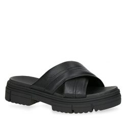 Klapki Caprice. Czarne klapki damskie Caprice, bez wzorów, bez obcasa, bez zapięcia. Za 199.99 zł.