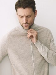 Rozpinany sweter z dodatkiem wełny - beżowy. Brązowe swetry męskie Reserved, l, bez wzorów, z dzianiny, bez kołnierzyka, bez ramiączek. Za 219.99 zł.