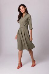 Rozkloszowana sukienka kopertowa z wiązaniem w pasie khaki. Brązowe sukienki damskie Bewear, do pracy, s, bez wzorów, z tkaniny, biznesowe, bez kołnierzyka, bez ramiączek, dopasowane. Za 349.00 zł.