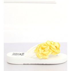 Klapki japonki białe TS-33 White. Białe klapki damskie ButyModne, bez wzorów, z materiału, bez obcasa, bez zapięcia. W wyprzedaży za 59.00 zł.