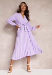 Fioletowa Sukienka Phloroe. Fioletowe sukienki damskie Renee, s, bez wzorów, bez kołnierzyka, bez ramiączek, midi, dopasowane. Za 89.99 zł.