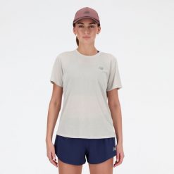 Koszulka damska New Balance WT41253AHH – szare. Szare bluzki damskie New Balance, l, bez wzorów, z materiału, sportowe, bez kołnierzyka, bez ramiączek. Za 199.99 zł.