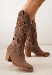 Brązowe Botki Kowbojki VICES na Obcasie z Ażurową Cholewką z Nitami Rienatea. Brązowe botki damskie Born2be, z aplikacjami, z jeansu, bez obcasa, na obcasie, bez zapięcia. Za 159.99 zł.