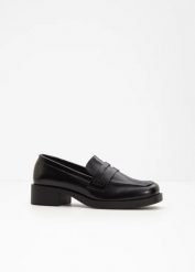 Loafersy chunky. Czarne czółenka damskie bonprix, bez wzorów, bez obcasa, bez zapięcia. Za 124.99 zł.