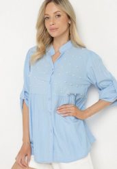 Jasnoniebieska Koszula z Wiskozą Ozdobiona Perełkami Tanavitia. Niebieskie koszule damskie Born2be, bez wzorów, z jeansu, eleganckie, bez kołnierzyka, bez ramiączek. Za 79.99 zł.