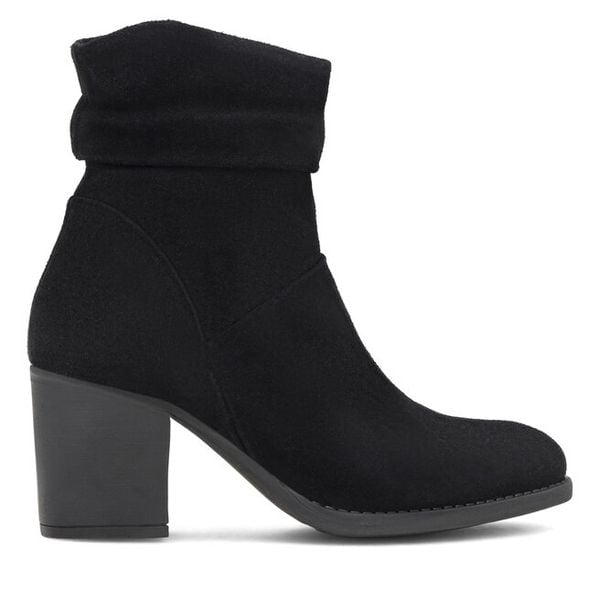 Botki Lasocki. Czarne botki damskie Lasocki, bez wzorów, bez obcasa, na słupku, bez zapięcia. Za 189.99 zł.