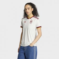 Koszulka wyjazdowa Hiszpania 26. Białe bluzki damskie Adidas, bez wzorów, sportowe, bez kołnierzyka, bez ramiączek. Za 439.00 zł.
