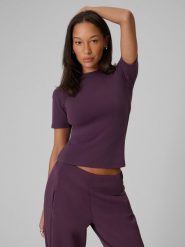 4F T-shirt slim gładki damski - fioletowy M. Fioletowe t-shirty damskie 4F, m, bez wzorów, z materiału, bez kołnierzyka, bez ramiączek. Za 59.99 zł.