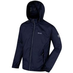 Kurtka turystyczna męska Lyle IV Regatta przeciwdeszczowa. Niebieskie kurtki męskie Regatta, na lato, m, bez wzorów, z materiału, z kapturem, trekkingowe. Za 189.99 zł.