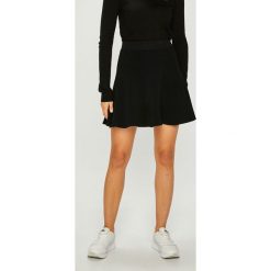 Review - Spódnica. Czarne spódnice damskie Review, na co dzień, l, bez wzorów, z dzianiny, casualowe, midi, proste. W wyprzedaży za 119.90 zł.