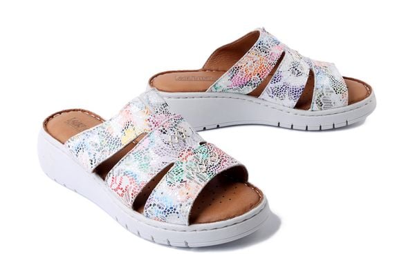 ARTIKER RELAKS 56C0876 multikolor, klapki damskie. Klapki damskie Artiker Relaks, na lato, bez wzorów, bez obcasa, bez zapięcia. Za 239.90 zł.