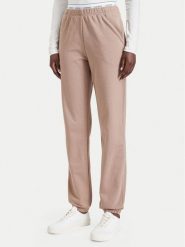 Guess Spodnie dresowe O5RB01 KCO31 Brązowy Regular Fit. Brązowe spodnie dresowe damskie Guess, z aplikacjami, z bawełny. Za 264.99 zł.