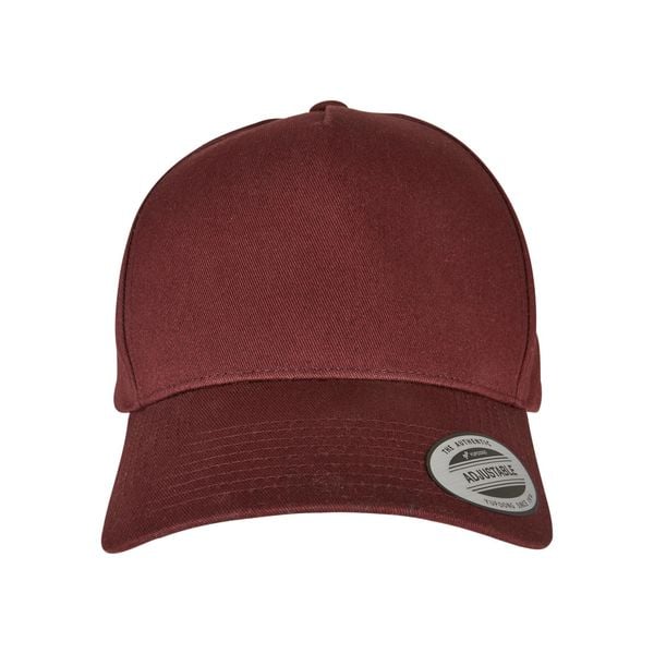 Zakrzywiona czapka snapback 5 paneli Flexfit Classic. Czerwone czapki damskie FLEXFIT, bez wzorów, klasyczne. Za 72.90 zł.
