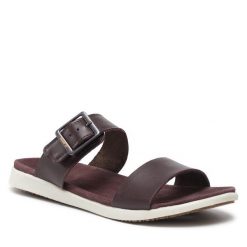 Klapki Kamik. Czerwone klapki damskie Kamik, bez wzorów, bez obcasa, bez zapięcia. Za 399.99 zł.