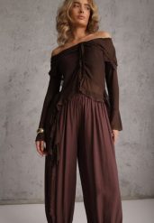 Brązowe Spodnie High Waist o Kroju Balloon Mezesha. Brązowe spodnie materiałowe damskie Renee, bez wzorów, z jeansu, z podwyższonym stanem, krótkie. Za 89.99 zł.