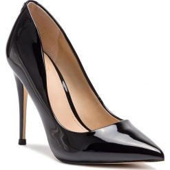 Szpilki GUESS - Okley3 FL6OK3 PAF08 BLACK. Czarne szpilki damskie Guess, z aplikacjami, z materiału, bez obcasa, na obcasie, bez zapięcia. W wyprzedaży za 359.00 zł.
