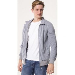 Szara Bluza Disassociated. Szare bluzy męskie Born2be, m, bez wzorów, bez ramiączek, bez kaptura. Za 79.99 zł.