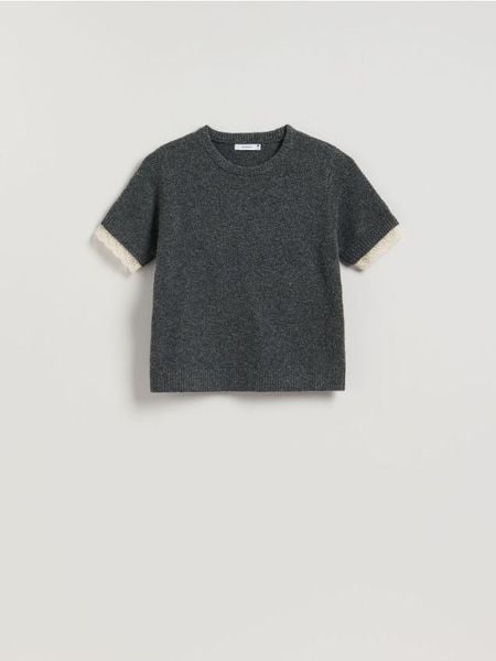 Sweter z krótkim rękawem - szary. Szare swetry nierozpinane damskie Reserved, l, bez wzorów, z dzianiny, bez kołnierzyka, bez ramiączek. Za 119.99 zł.