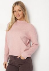 Różowy Gładki Sweter o Pudełkowym Kroju ze Stójką Unessa. Czerwone swetry nierozpinane damskie Born2be, l, bez wzorów, z jeansu, wizytowe, bez kołnierzyka, bez ramiączek. Za 79.99 zł.