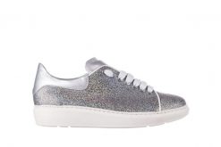 Trampki Bayla-185 185 102 Srebrny, Skóra naturalna - 39. Szare trampki i tenisówki damskie Bayla, z aplikacjami, z jeansu, bez zapięcia. W wyprzedaży za 89.10 zł.