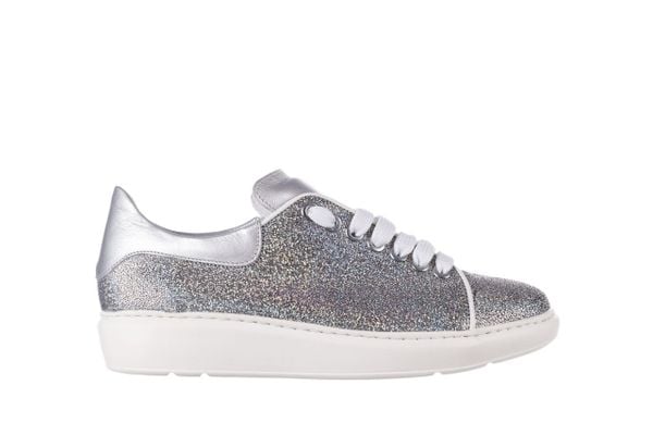 Trampki Bayla-185 185 102 Srebrny, Skóra naturalna - 39. Szare trampki i tenisówki damskie Bayla, z aplikacjami, z jeansu, bez zapięcia. W wyprzedaży za 89.10 zł.