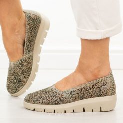 Beżowe multi ażurowe skórzane półbuty damskie Filippo Dp7694/26. Brązowe półbuty damskie Filippo, na lato, w ażurowe wzory, z jeansu, casualowe, bez obcasa, bez zapięcia. W wyprzedaży za 192.72 zł.