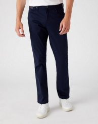 WRANGLER TEXAS SLIM MĘSKIE SPODNIE MATERIAŁOWE NAVY W12SEA114 112145790. Niebieskie spodnie materiałowe męskie Wrangler, bez wzorów, z jeansu. Za 209.99 zł.