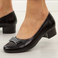 Czarne czółenka damskie na obcasie Jezzi asa200-15. Czarne czółenka damskie Jezzi, na jesień, z aplikacjami, z materiału, eleganckie, bez obcasa, na obcasie, bez zapięcia. Za 189.00 zł.