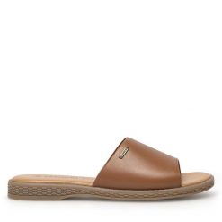 Klapki Lasocki. Brązowe klapki damskie Lasocki, bez wzorów, bez obcasa, bez zapięcia. Za 149.99 zł.