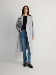 Dwurzędowy płaszcz oversize - ciemnoszary. Szare płaszcze damskie Reserved, l, bez wzorów, z tkaniny, bez kołnierzyka, bez kaptura. W wyprzedaży za 159.99 zł.