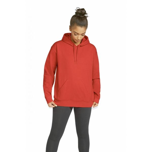 Bluza z kapturem Gildan Midweight Softstyle. Czerwone bluzy damskie GILDAN, m, bez wzorów, z bawełny, klasyczne, bez ramiączek, z kapturem. Za 129.60 zł.