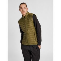Damska kurtka bez rękawów Hummel Red. Zielone kurtki sportowe damskie Hummel, m, bez wzorów, z materiału, bez ramiączek, bez kaptura, do biegania. Za 164.00 zł.