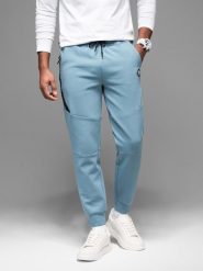 Spodnie dresowe męskie ze ściągaczami i ozdobnym zamkiem – jasnoniebieskie V4. Niebieskie spodnie sportowe męskie Ombre Clothing, l, bez wzorów, z bawełny. W wyprzedaży za 99.99 zł.