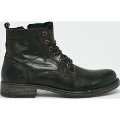 Mustang - Buty. Brązowe botki męskie Mustang, bez wzorów, z materiału, casualowe, bez obcasa, bez zapięcia. W wyprzedaży za 319.90 zł.