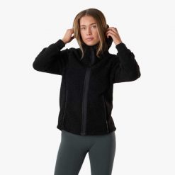 Bluza polarowa hiking damska Swedemount Lofoten Pile Jacket wodoodporna. Czarne bluzy damskie SWEDEMOUNT, bez wzorów, z polaru, sportowe, bez ramiączek, bez kaptura. Za 399.99 zł.