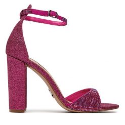 Sandały Steve Madden. Czerwone sandały damskie Steve Madden, bez wzorów, bez obcasa, na słupku, bez zapięcia. Za 599.99 zł.