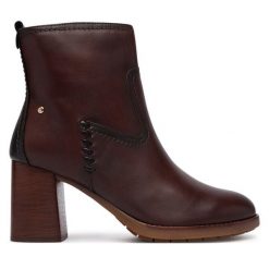 Botki Pikolinos. Brązowe botki damskie Pikolinos, bez wzorów, bez obcasa, na słupku, bez zapięcia. Za 799.99 zł.
