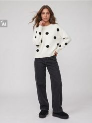 Sweter w grochy z domieszką wełny - kremowy. Białe swetry nierozpinane damskie Sinsay, l, bez wzorów, z wełny, bez kołnierzyka, bez ramiączek. Za 49.99 zł.