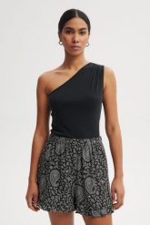 SPODENKI HELENA CZARNO-BIAŁE One size - Flawless. Czarne szorty damskie Flawless, bez wzorów, z wiskozy, eleganckie. Za 219.00 zł.