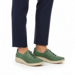Półbuty damskie Wasak, niski fason sznurowane ażurowa cholewka miękka konstrukcja elastyczna podeszwa lekka forma wygodne dopasowanie oddychający mat. Zielone półbuty damskie Wasak, w ażurowe wzory, z nubiku, klasyczne, bez obcasa, bez zapięcia. Za 339.00 zł.