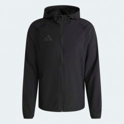 Kurtka piłkarska ADIDAS Tiro Travel 26 treningowa. Brązowe kurtki męskie Adidas, xl, bez wzorów, eleganckie, z kapturem. Za 339.99 zł.