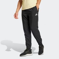 Spodnie dresowe męskie ADIDAS. Spodnie sportowe męskie Adidas, m, bez wzorów, z dresówki, na fitness i siłownię. Za 179.99 zł.