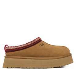 Śniegowce Ugg. Brązowe śniegowce damskie UGG, bez zapięcia. Za 639.99 zł.
