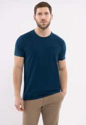 T-shirt z kieszonką T-JAGGER. Czarne t-shirty męskie Volcano, m, z aplikacjami, z bawełny, bez kołnierzyka, bez ramiączek. Za 54.99 zł.