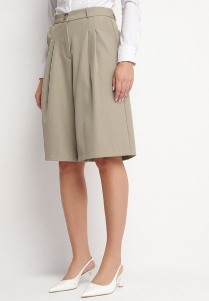 Jasnozielone Szorty Bermudy o Szerokim Kroju z Zakładkami Sondira. Zielone szorty damskie Born2be, bez wzorów, biznesowe. Za 109.99 zł.