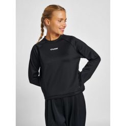 Damska krótka bluza Hummel mt Kalu. Czarne bluzy damskie Hummel, xs, bez wzorów, sportowe, bez ramiączek, bez kaptura. W wyprzedaży za 190.50 zł.